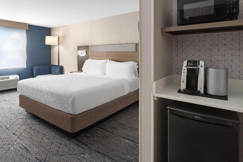 Holiday Inn Express and Suites Freeport Brunswick image