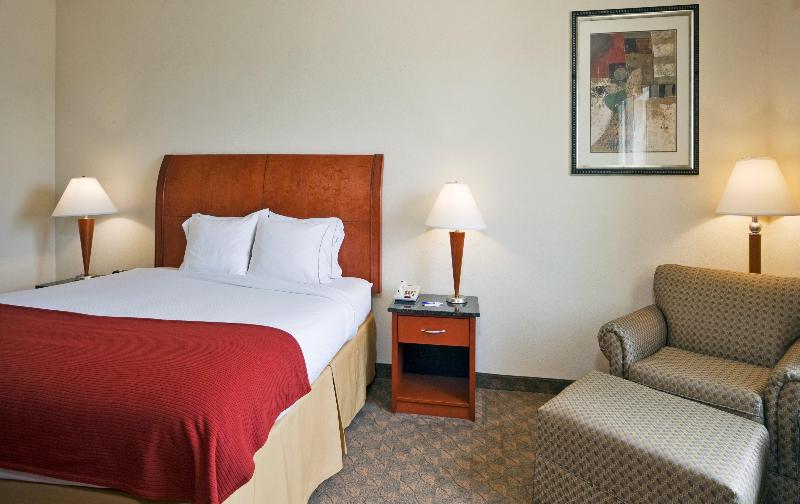 Holiday Inn Express & Suites Fairfield-North IHG image