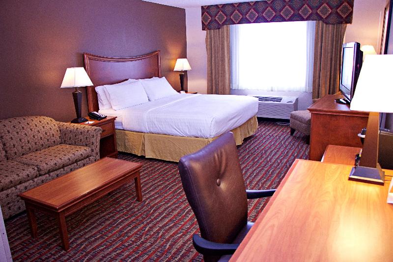 Holiday Inn Express & Suites Pierre-Fort Pierre image