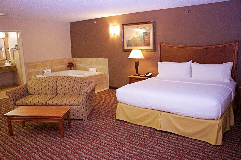 Holiday Inn Express & Suites Pierre-Fort Pierre image