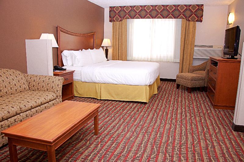 Holiday Inn Express & Suites Pierre-Fort Pierre image