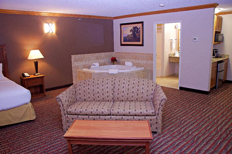 Holiday Inn Express & Suites Pierre-Fort Pierre image