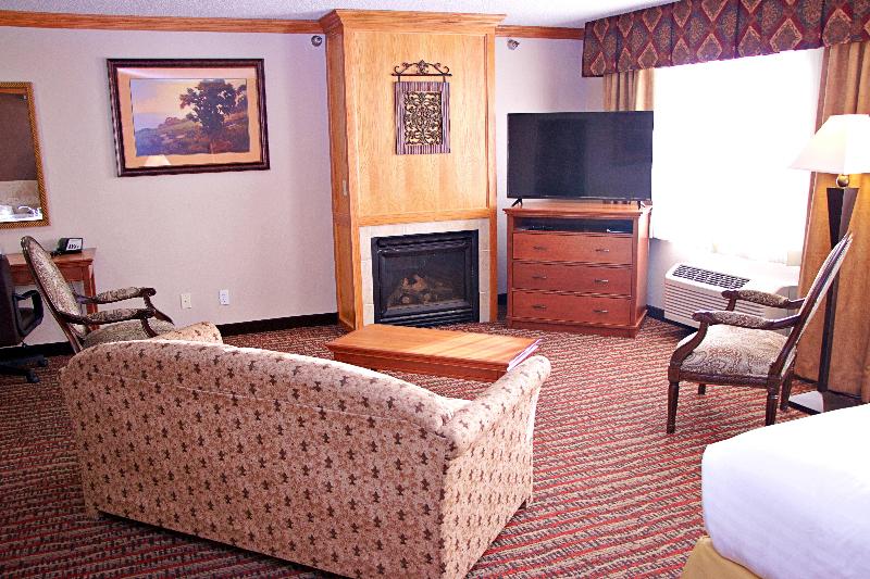 Holiday Inn Express & Suites Pierre-Fort Pierre image