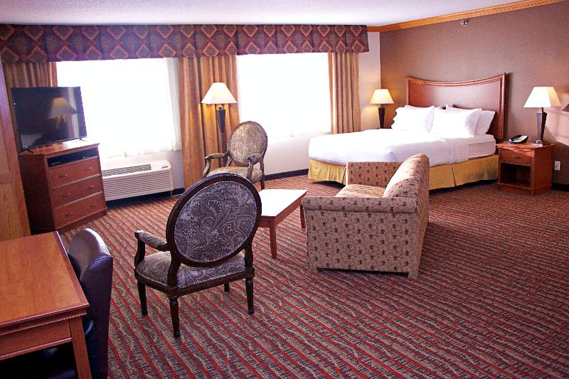 Holiday Inn Express & Suites Pierre-Fort Pierre image