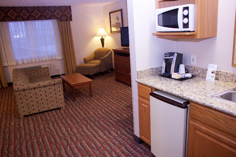 Holiday Inn Express & Suites Pierre-Fort Pierre image