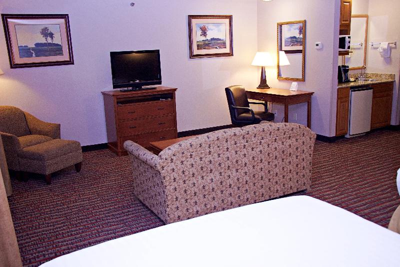 Holiday Inn Express & Suites Pierre-Fort Pierre image