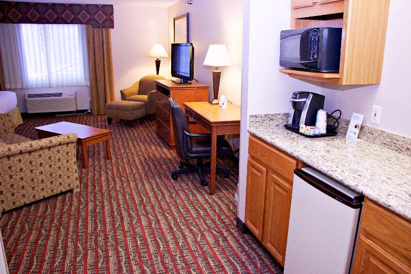 Holiday Inn Express & Suites Pierre-Fort Pierre image