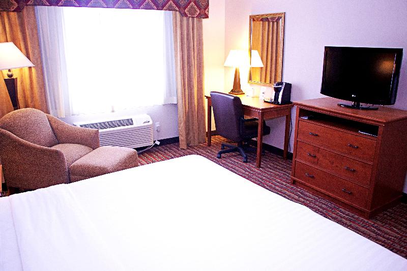 Holiday Inn Express & Suites Pierre-Fort Pierre image