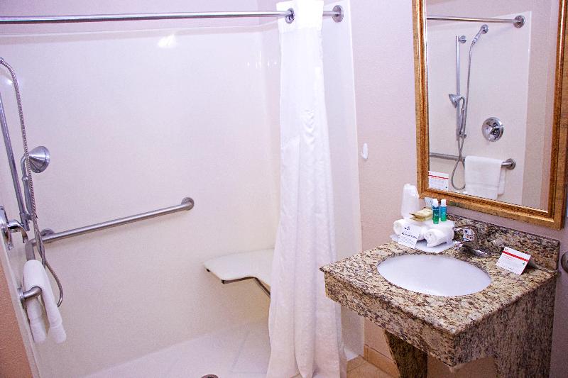 Holiday Inn Express & Suites Pierre-Fort Pierre image