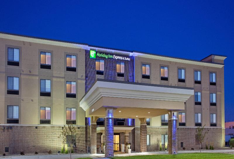 Holiday Inn Express & Suites Lincoln Airport IHG