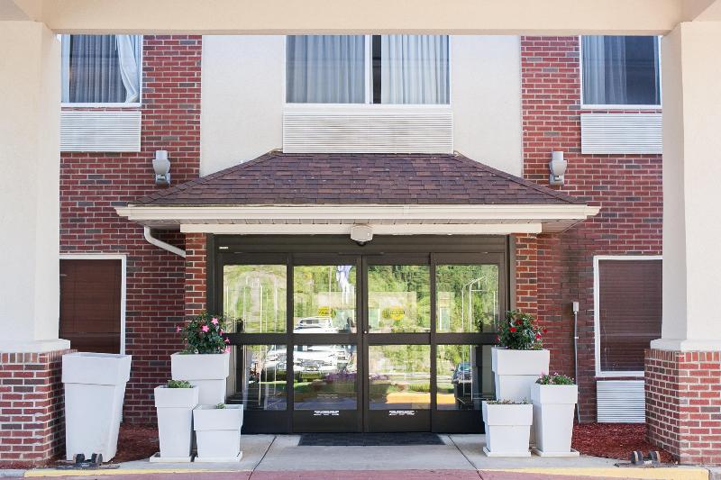 Holiday Inn Express & Suites Logan By IHG image