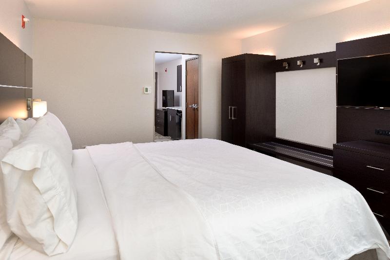 Holiday Inn Express & Suites Pueblo North By IHG image