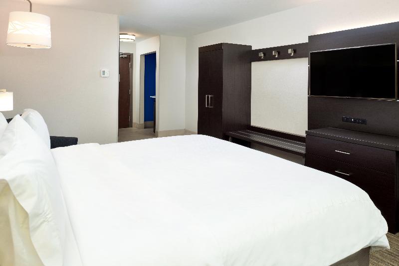 Holiday Inn Express & Suites Pueblo North By IHG image
