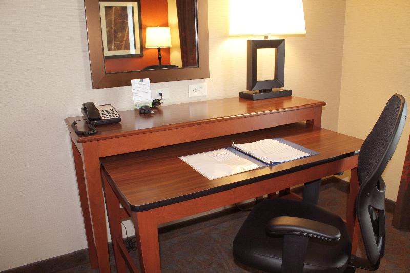 Holiday Inn Express and Suites Paducah West photo 18