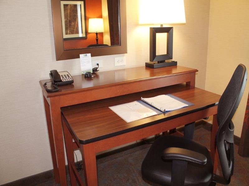 Holiday Inn Express and Suites Paducah West image