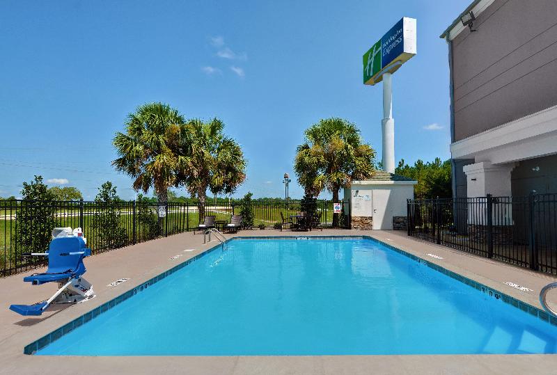 Holiday Inn Express Atmore North By IHG image