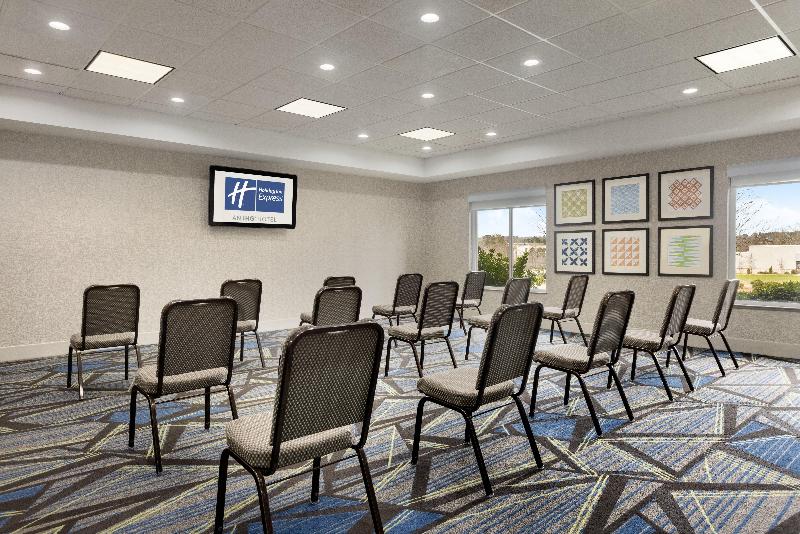 Holiday Inn Express & Suites Opelika Auburn