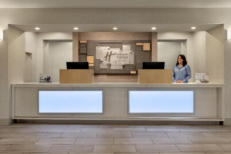 Holiday Inn Express & Suites Opelika Auburn