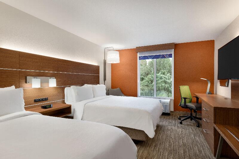 Holiday Inn Express & Suites Opelika Auburn image