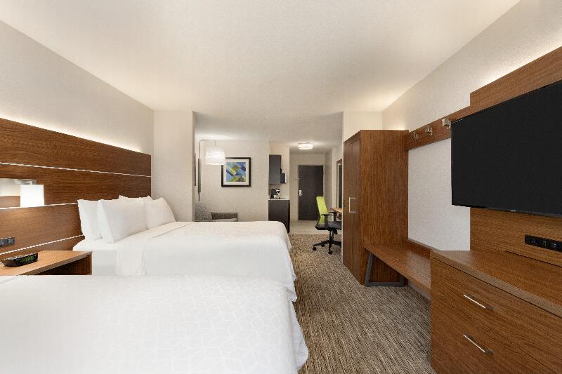 Holiday Inn Express & Suites Opelika Auburn image