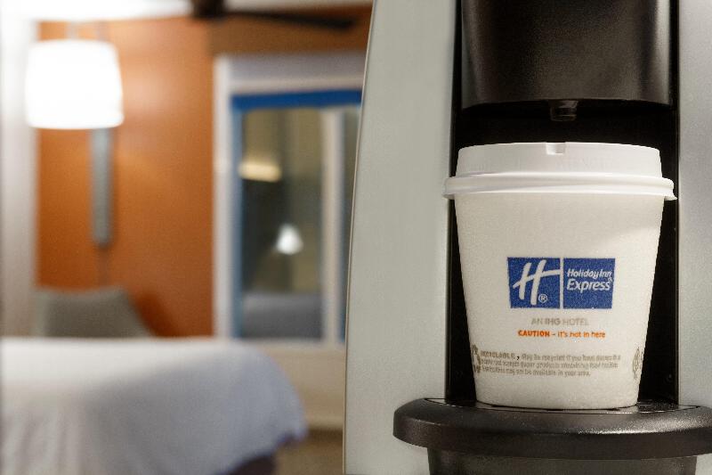 Holiday Inn Express & Suites Opelika Auburn image