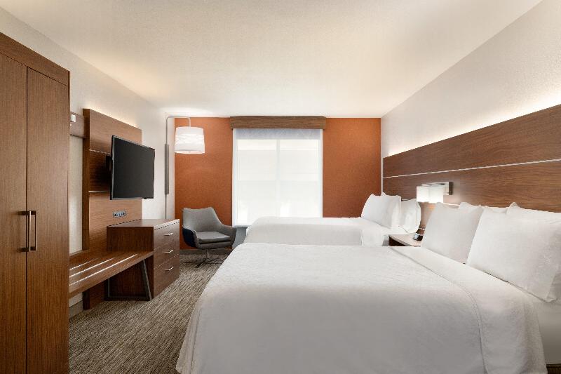 Holiday Inn Express & Suites Opelika Auburn image