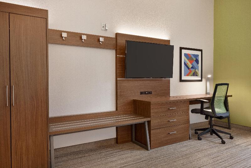 Holiday Inn Express & Suites Opelika Auburn image