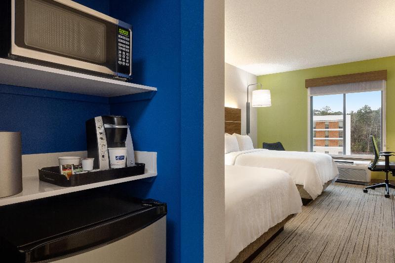 Holiday Inn Express & Suites Opelika Auburn image
