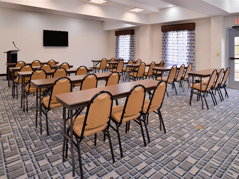 Holiday Inn Express Clanton image