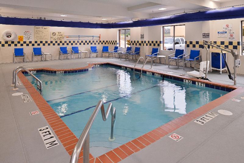 Holiday Inn Express Clanton image