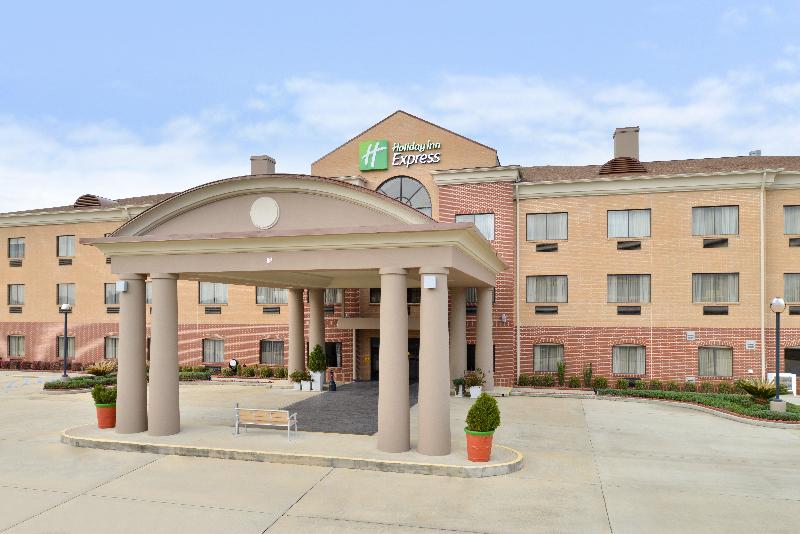 Holiday Inn Express Clanton image
