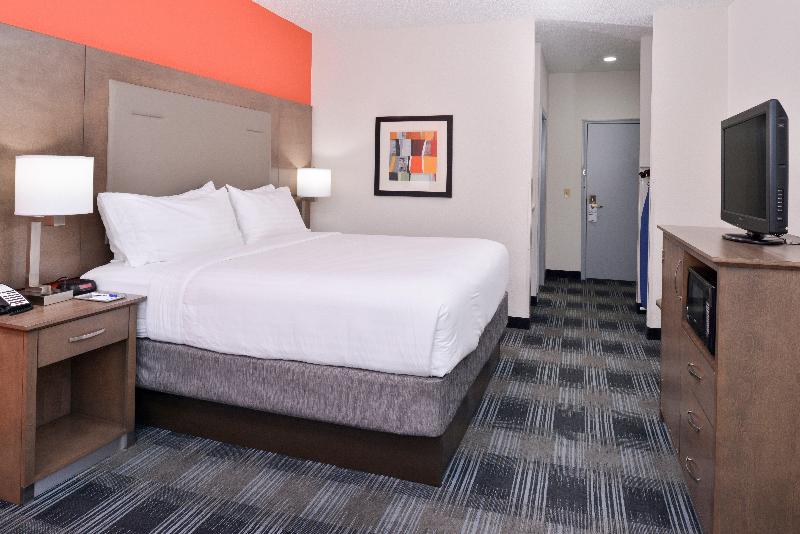 Holiday Inn Express Clanton image