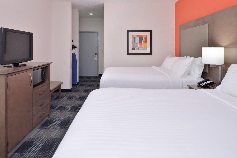 Holiday Inn Express Clanton image