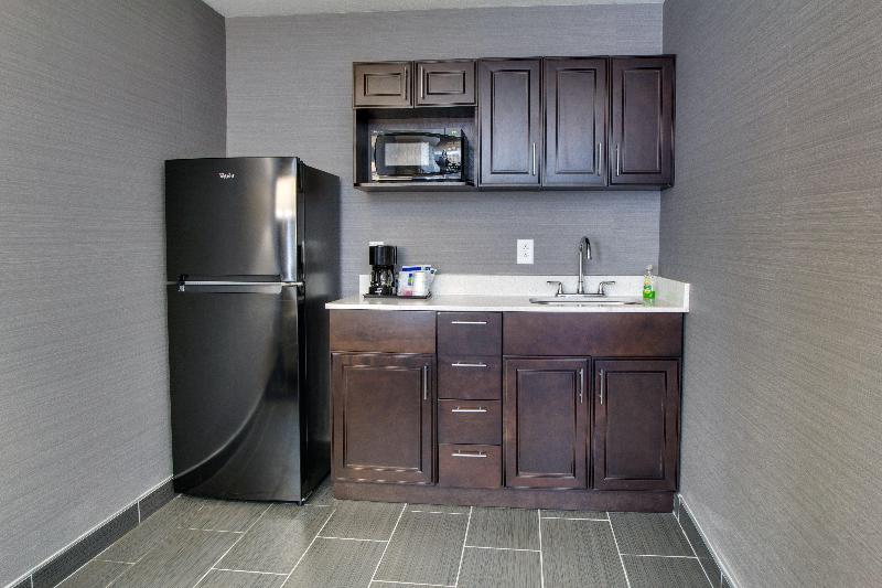 Holiday Inn Express and Suites Sidney image