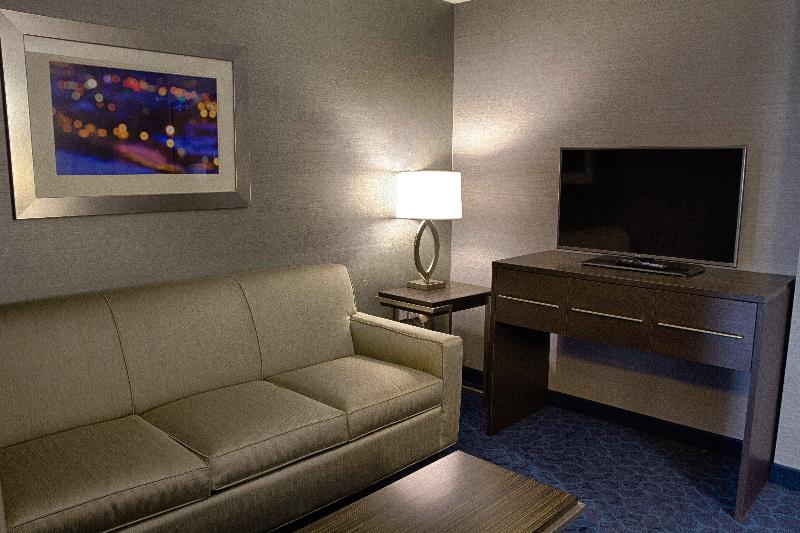 Holiday Inn Express and Suites Sidney image