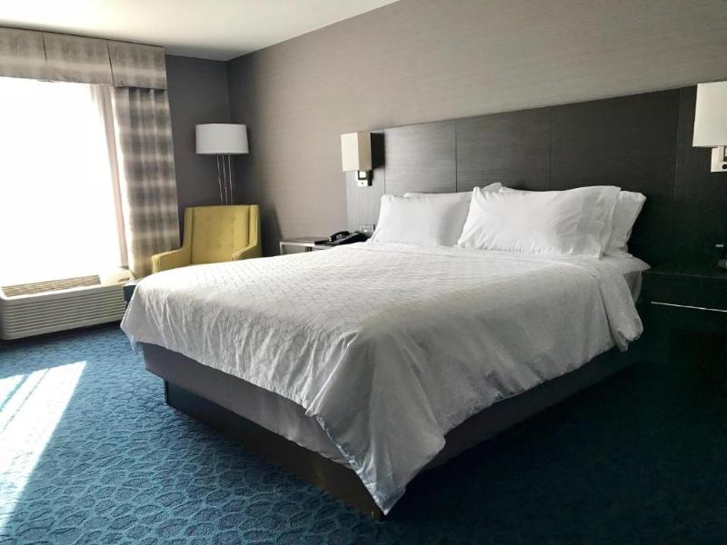 Holiday Inn Express and Suites Sidney image