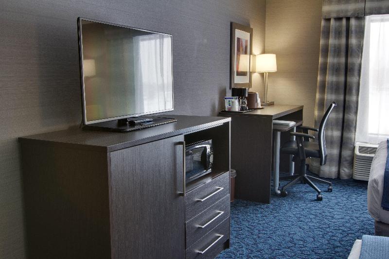 Holiday Inn Express and Suites Sidney image