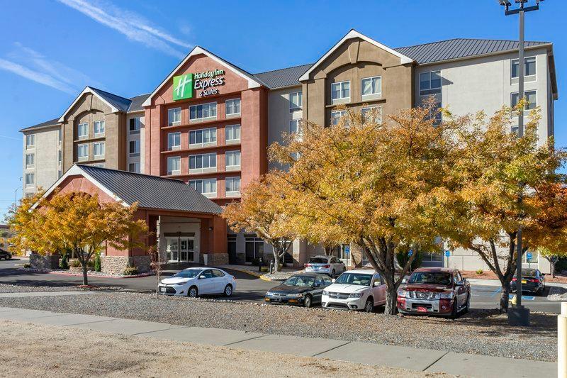 Holiday Inn Express and Suites Albuquerque Midtown