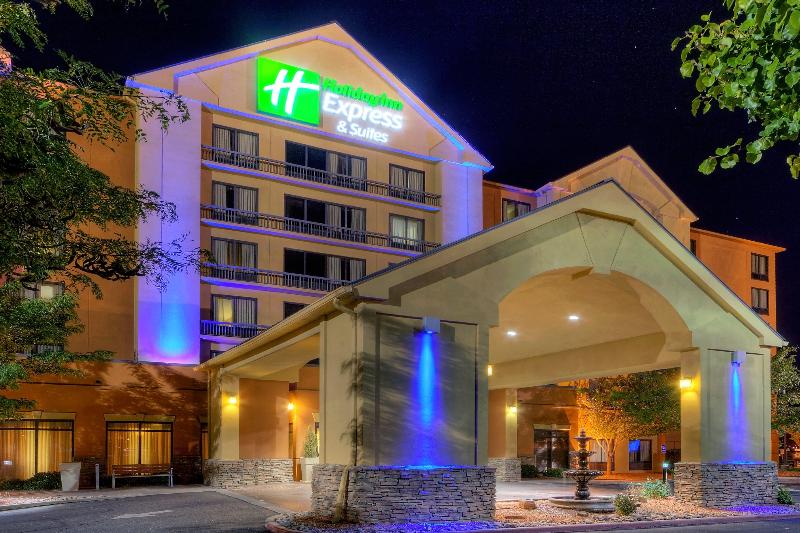 Holiday Inn Express and Suites Albuquerque Midtown
