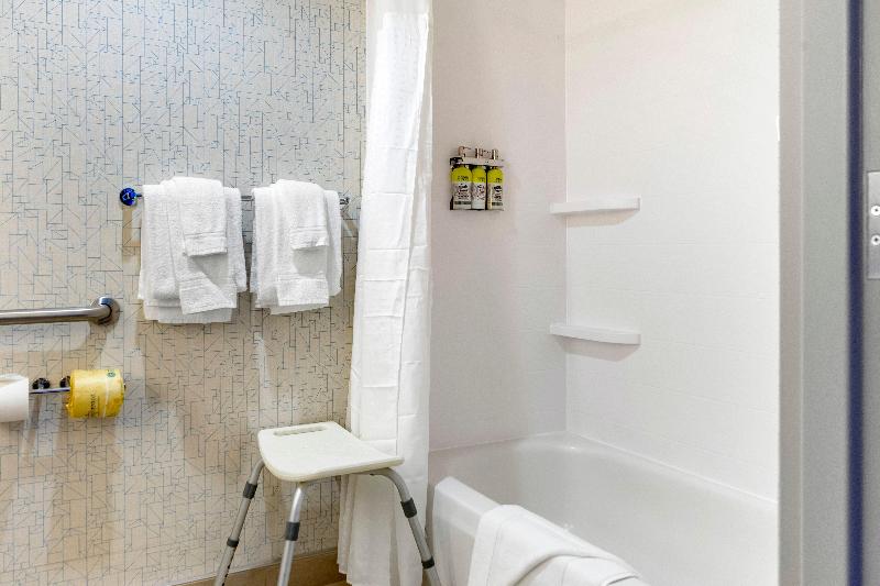 Holiday Inn Express Suites Albuquerque Midtown IHG photo 24