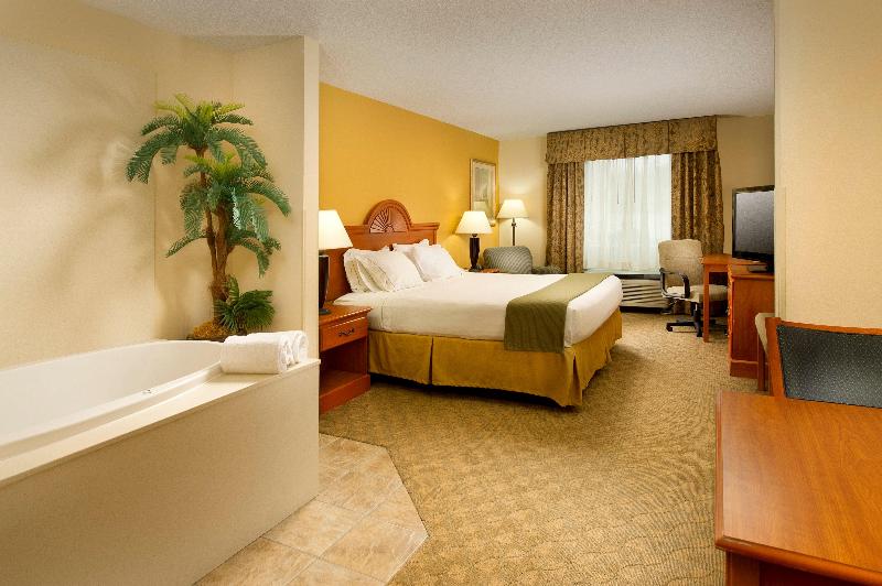 Holiday Inn Express and Suites Lenoir City Knoxvil — photo 14