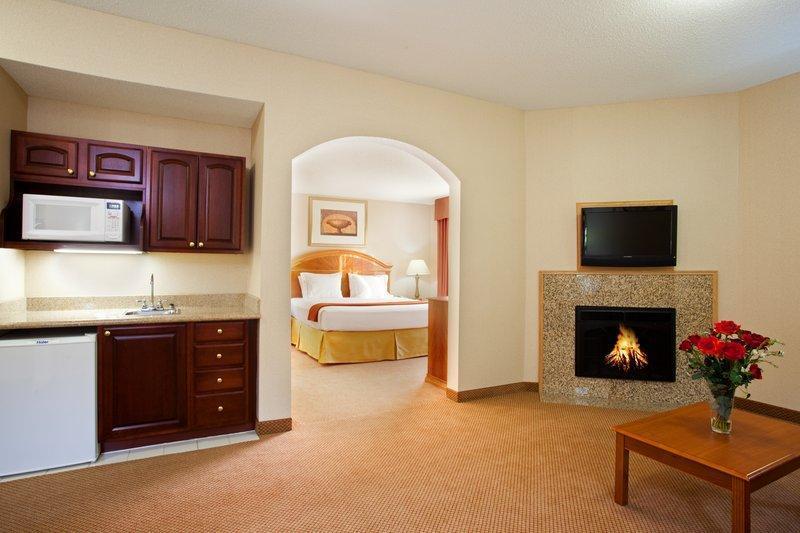 HOLIDAY INN EXPRESS HOTEL AND SUITES LOGANSPORT