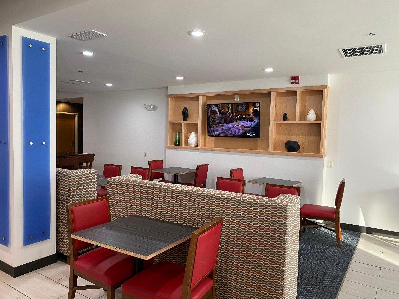 Holiday Inn Express & Suites Logansport image