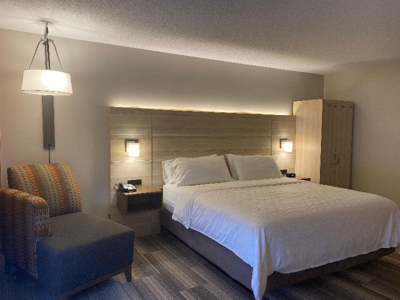 Holiday Inn Express & Suites Logansport image