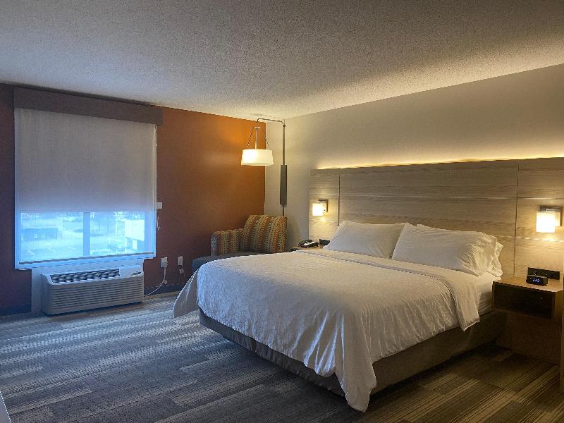Holiday Inn Express & Suites Logansport image