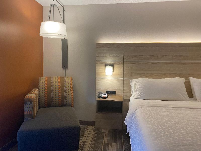 Holiday Inn Express & Suites Logansport image