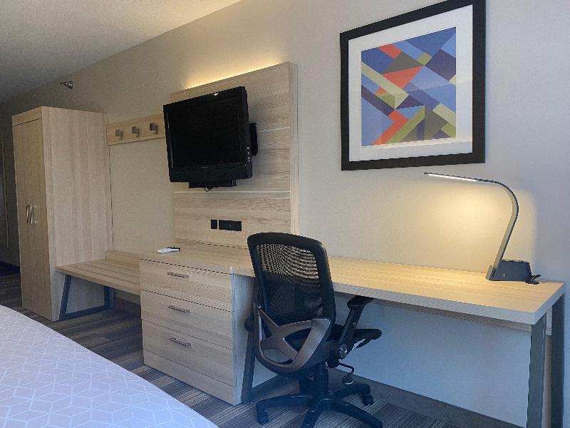 Holiday Inn Express & Suites Logansport image