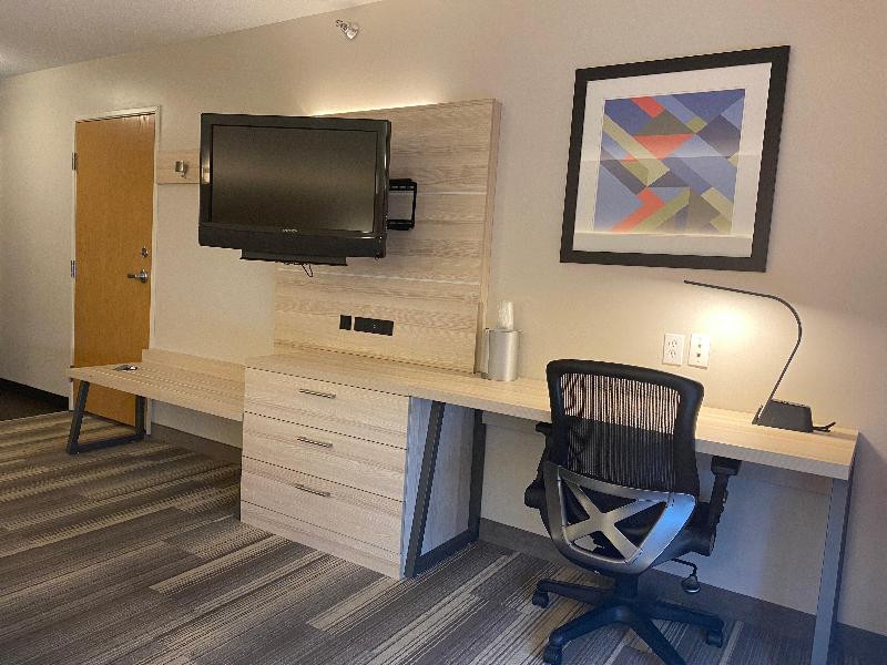 Holiday Inn Express & Suites Logansport image