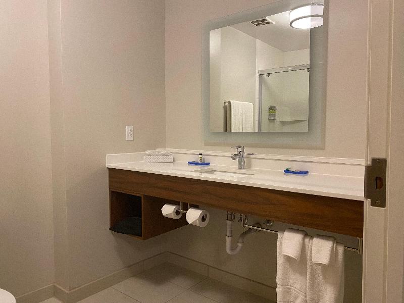 Holiday Inn Express & Suites Logansport image