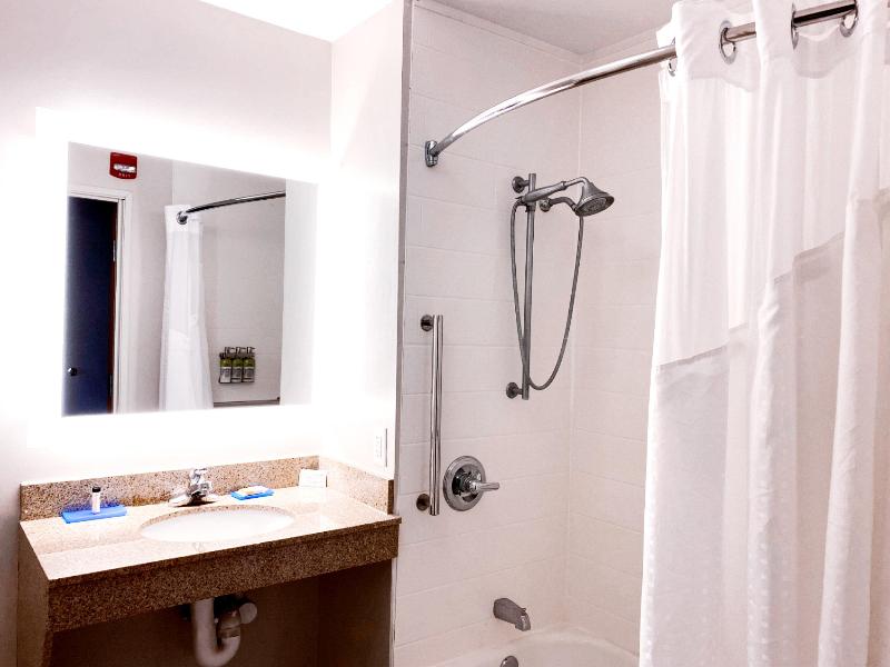 Holiday Inn Express & Suites Logansport image